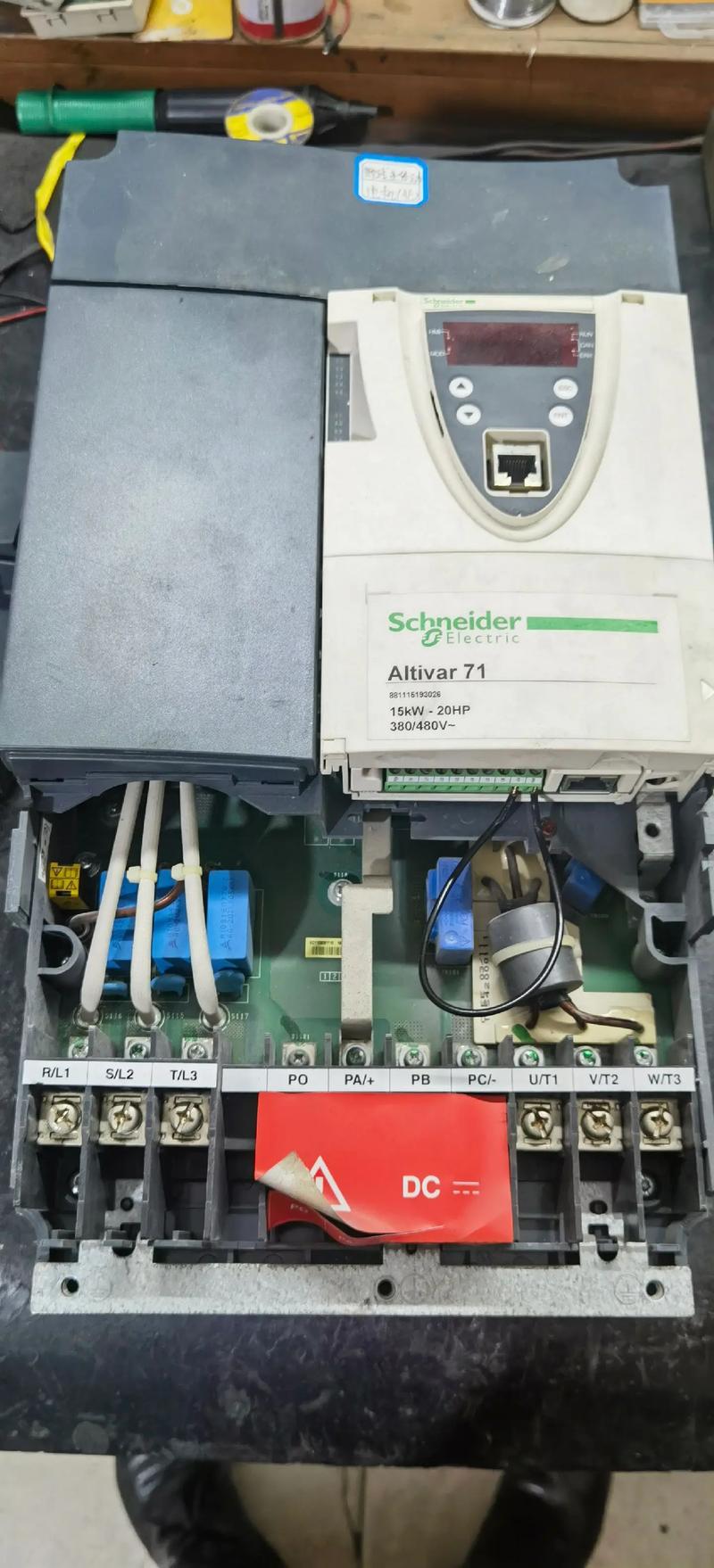 施耐德變頻器出現(xiàn)過電壓故障如何維修處理